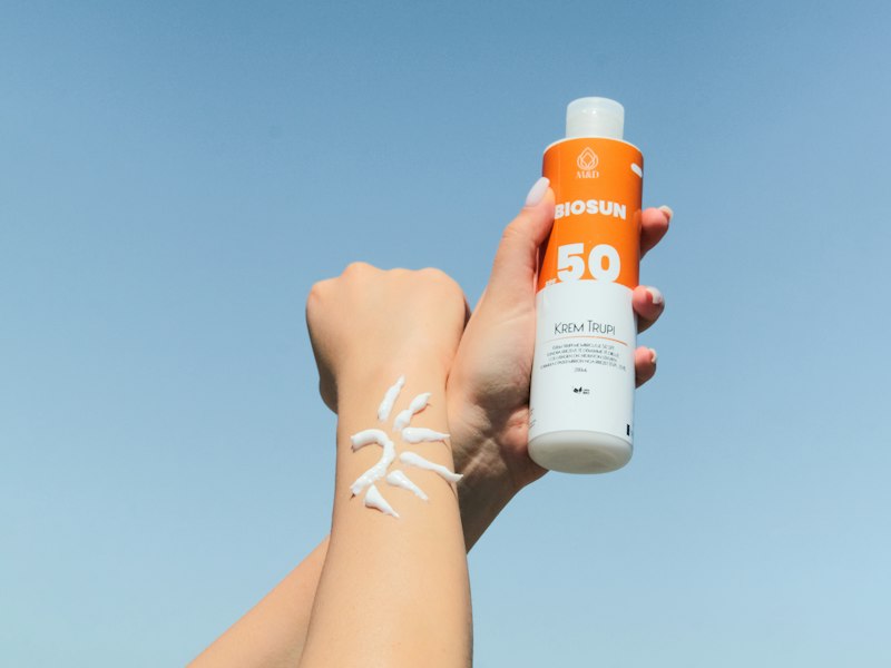 Kem chống nắng SPF 50+ bảo vệ da mỗi ngày
