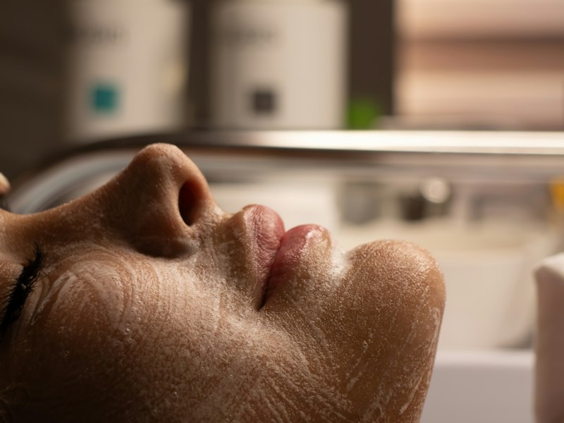 Massage làm sạch da mặt đúng cách